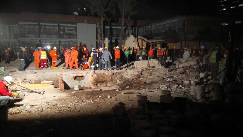 Photo from Friday night of an excavation site of basement where cries of garment workers were allegedly heard on the previous afternoon. Image via Emilia SolĂs.